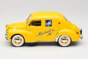 Renault 4CV Michelin Yellow Solido 1:18 82002 Pressofusione — immagine 3 di 6