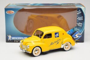 Renault 4CV Michelin Yellow Solido 1:18 82002 Pressofusione — immagine 6 di 6