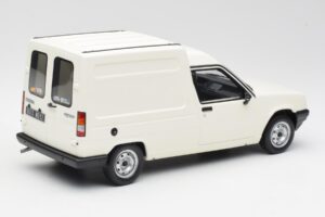 Renault Express Bianco Otto 1:18 OT466 Resina — immagine 2 di 5