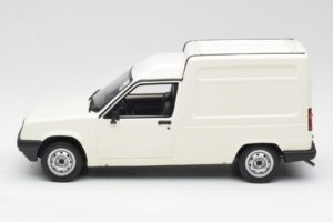 Renault Express Bianco Otto 1:18 OT466 Resina — immagine 3 di 5
