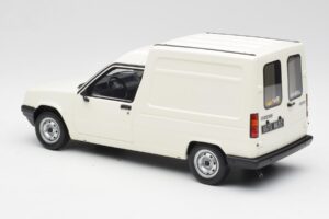 Renault Express Bianco Otto 1:18 OT466 Resina — immagine 4 di 5