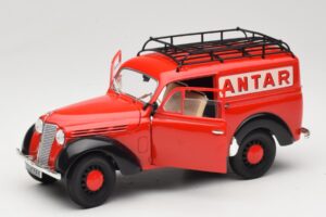 Renault Juvaquatre Utilitaire Rosso Solido 1:18 8424 Pressofusione — immagine 2 di 8