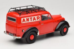 Renault Juvaquatre Utilitaire Rosso Solido 1:18 8424 Pressofusione — immagine 3 di 8