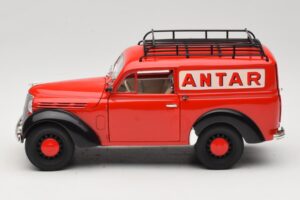 Renault Juvaquatre Utilitaire Rosso Solido 1:18 8424 Pressofusione — immagine 4 di 8