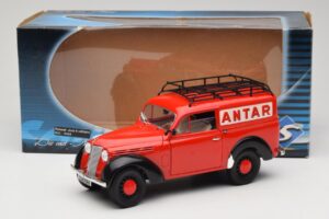 Renault Juvaquatre Utilitaire Rosso Solido 1:18 8424 Pressofusione — immagine 8 di 8