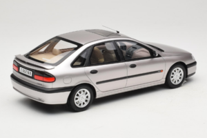 Renault Laguna V6 3.0 Baccara Opal Grey Otto 1:18 OT1185 Resina — immagine 2 di 6