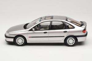 Renault Laguna V6 3.0 Baccara Opal Grey Otto 1:18 OT1185 Resina — immagine 3 di 6