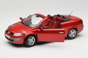 Renault Megane Mk1 CC Rosso Solido 1:18 8152 Pressofusione — immagine 2 di 8