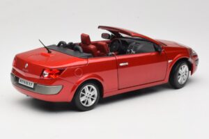 Renault Megane Mk1 CC Rosso Solido 1:18 8152 Pressofusione — immagine 3 di 8