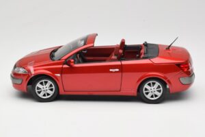 Renault Megane Mk1 CC Rosso Solido 1:18 8152 Pressofusione — immagine 4 di 8
