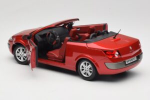 Renault Megane Mk1 CC Rosso Solido 1:18 8152 Pressofusione — immagine 5 di 8