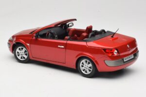 Renault Megane Mk1 CC Rosso Solido 1:18 8152 Pressofusione — immagine 7 di 8