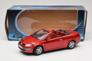 Renault Megane Mk1 CC Rosso Solido 1:18 8152 Pressofusione — immagine 8 di 8