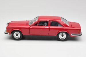 Rolls-Royce Camargue Rosso Bburago 1:22 3001 Pressofusione — immagine 4 di 8