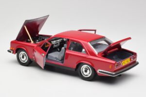 Rolls-Royce Camargue Rosso Bburago 1:22 3001 Pressofusione — immagine 5 di 8
