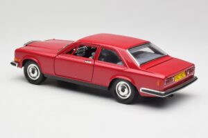 Rolls-Royce Camargue Rosso Bburago 1:22 3001 Pressofusione — immagine 7 di 8