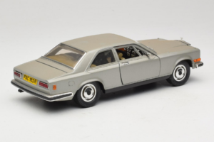 Rolls-Royce Camargue Argento Bburago 1:18 3001-M2 Pressofusione — immagine 3 di 8