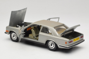 Rolls-Royce Camargue Argento Bburago 1:18 3001-M2 Pressofusione — immagine 5 di 8
