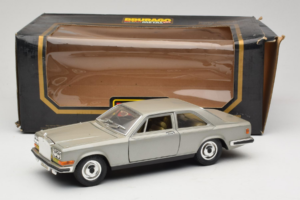 Rolls-Royce Camargue Argento Bburago 1:18 3001-M2 Pressofusione — immagine 8 di 8