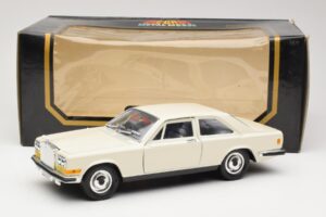 Rolls-Royce Camargue Bianco Bburago 1:22 3001-M1 Pressofusione — immagine 8 di 8