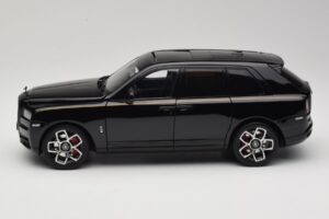 Rolls-Royce Cullinan Nero Con Gold Coachline & Shadow Wheels OEM 1:18 028-15A Pressofusione — immagine 4 di 8