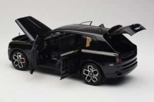 Rolls-Royce Cullinan Nero Con Gold Coachline & Shadow Wheels OEM 1:18 028-15A Pressofusione — immagine 5 di 8