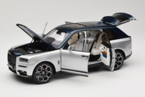 Rolls-Royce Cullinan Blu & Argento Bicolore OEM 1:18 028-16B Pressofusione — immagine 2 di 8