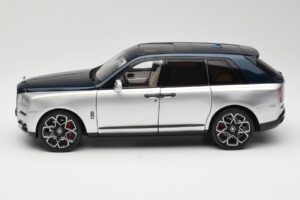Rolls-Royce Cullinan Blu & Argento Bicolore OEM 1:18 028-16B Pressofusione — immagine 4 di 8