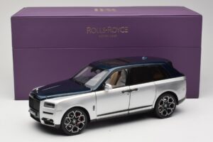 Rolls-Royce Cullinan Blu & Argento Bicolore OEM 1:18 028-16B Pressofusione — immagine 8 di 8