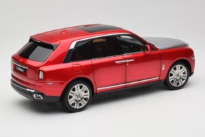 Rolls-Royce Cullinan Rosso Con Shadow Wheels OEM 1:18 028-18A Pressofusione — immagine 3 di 8