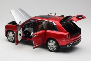 Rolls-Royce Cullinan Rosso Con Shadow Wheels OEM 1:18 028-18A Pressofusione — immagine 5 di 8