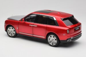Rolls-Royce Cullinan Rosso Con Shadow Wheels OEM 1:18 028-18A Pressofusione — immagine 7 di 8