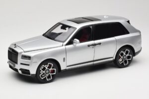 Rolls-Royce Cullinan Argento Con Shadow Wheels OEM 1:18 028-16A Pressofusione
