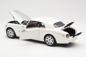 Rolls-Royce Phantom Coupe English Bianco Argento Kyosho 1:18 08861EW Pressofusione — immagine 5 di 8