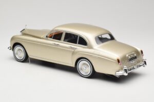 Rolls-Royce Silver Cloud III Flying Spur H.J. Mulliner Oro MCG 1:18 MCG18058 Pressofusione — immagine 5 di 6