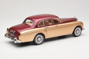 Rolls-Royce Silver Cloud III Flying Spur H.J. Mulliner Rosso & Oro MCG 1:18 MCG18132 Pressofusione — immagine 2 di 6
