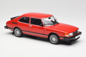 Saab 900 GL Rosso MCG 1:18 MCG18340 Pressofusione — immagine 2 di 6