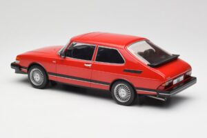 Saab 900 GL Rosso MCG 1:18 MCG18340 Pressofusione — immagine 4 di 6