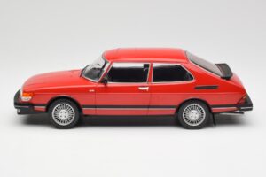 Saab 900 GL Rosso MCG 1:18 MCG18340 Pressofusione — immagine 5 di 6