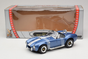 Shelby Cobra 427 S/C Blu Striscia Bianca Road Signature 1:18 92058-P2 Pressofusione — immagine 6 di 6
