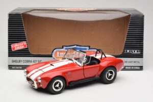 Shelby Cobra 427 S/C Guardsman Red ERTL 1:18 7369 Pressofusione — immagine 8 di 8