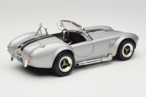 Shelby Cobra 427S/C Argento Con Strisce Nere Road Signature 1:18 92058 Pressofusione — immagine 3 di 8