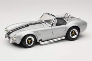Shelby Cobra 427S/C Argento Con Strisce Nere Road Signature 1:18 92058 Pressofusione
