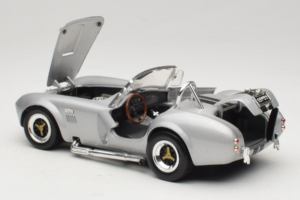 Shelby Cobra 427S/C Argento Con Strisce Nere Road Signature 1:18 92058 Pressofusione — immagine 5 di 8