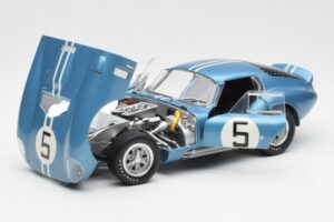 Shelby Cobra Daytona Coupe #5 D. Gurney / B. Bondurant 24 Hours of Le Mans 1964 Exoto 1:18 135190555498 Pressofusione — immagine 2 di 8