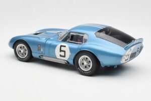 Shelby Cobra Daytona Coupe #5 D. Gurney / B. Bondurant 24 Hours of Le Mans 1964 Exoto 1:18 135190555498 Pressofusione — immagine 7 di 8