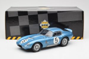 Shelby Cobra Daytona Coupe #5 D. Gurney / B. Bondurant 24 Hours of Le Mans 1964 Exoto 1:18 135190555498 Pressofusione — immagine 8 di 8