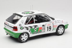 Skoda Felicia Kit Car #19 P. Sibera / P. Gross Tour de Corse 1995 IXO 1:18 18RMC149B Pressofusione — immagine 2 di 6