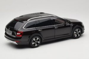 Skoda Octavia Mk4 Combi Marrone Paudi Model 1:18 ZMR000005BRA Pressofusione — immagine 3 di 8