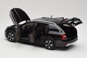 Skoda Octavia Mk4 Combi Marrone Paudi Model 1:18 ZMR000005BRA Pressofusione — immagine 5 di 8
